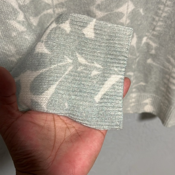 360 Cashmere 100% Cashmere Vneck Sweater Large - Picture 5 of 7